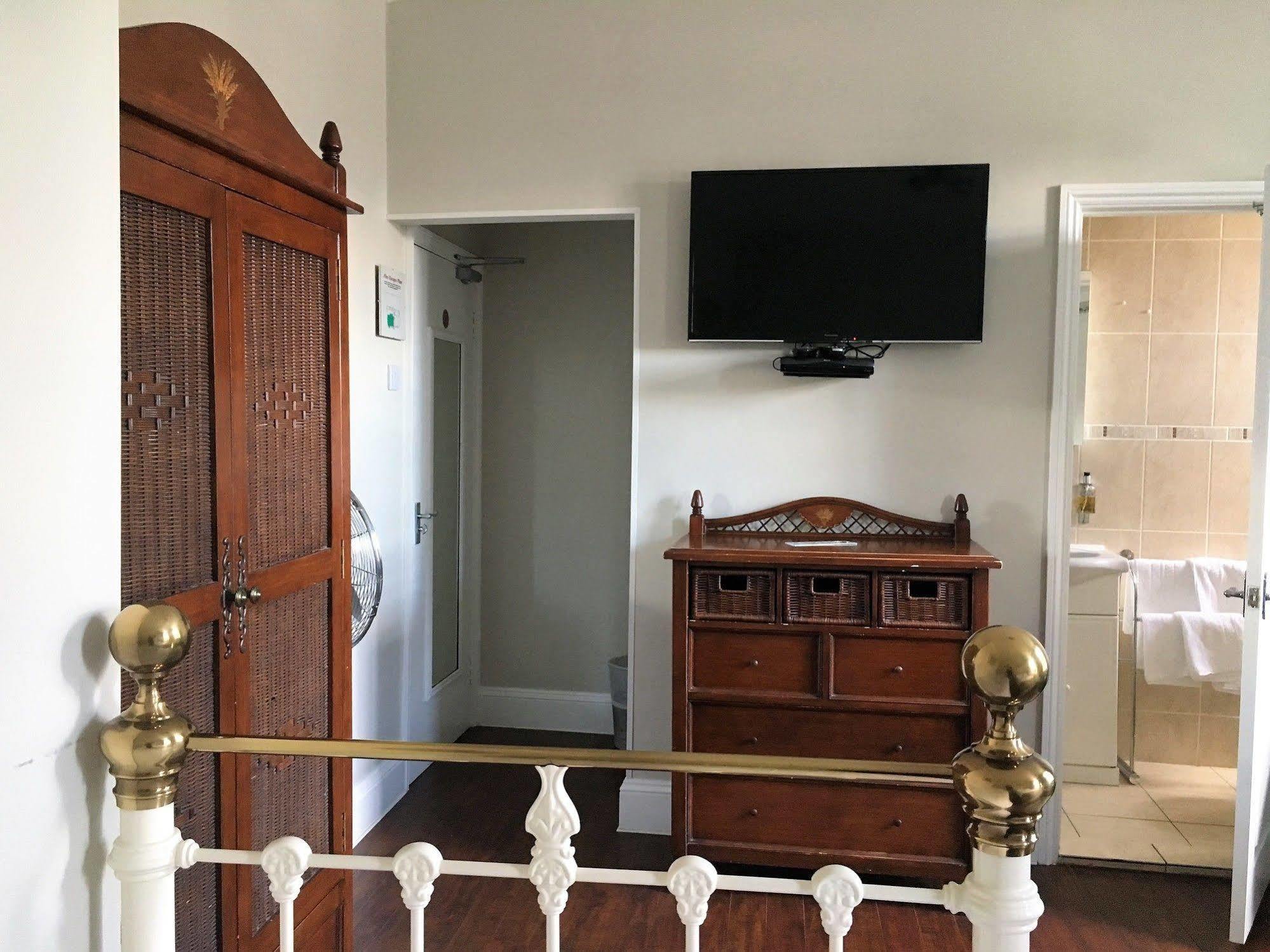Balham Guest house 3*